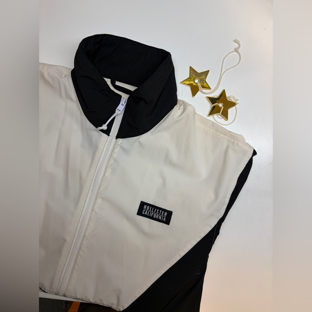 hollister black and white windbreaker